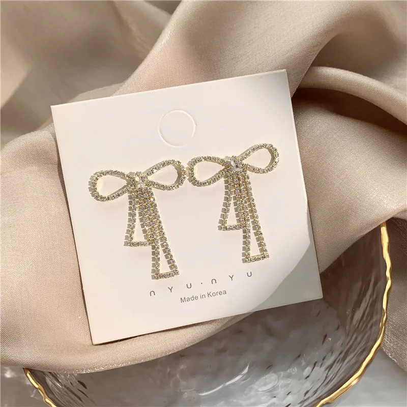 Fashion Design Diamond-Studded Bow Elegant Simple Earrings Korean Temperament Tassel Gold-Plated Fashion Earrings Alloy Jewelry
Fashion Design Diamond-Studded Bow Elegant Simple Earrings Korean Temperament Tassel Gold-Plated Fashion Earrings Alloy Jewelry
