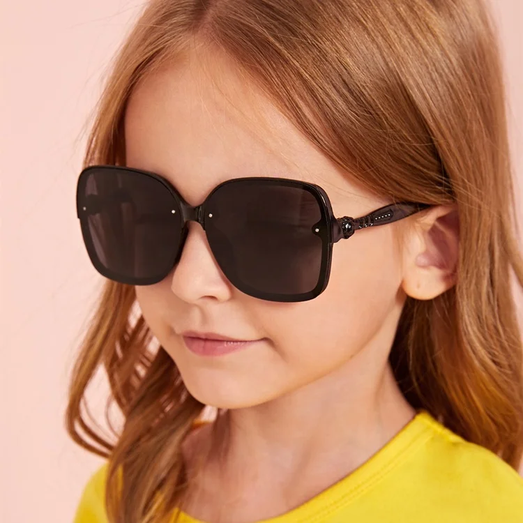 DOISYER 2020 Wholesale fashion design black baby square shades kids oversized sunglasses
DOISYER 2020 Wholesale fashion design black baby square shades kids oversized sunglasses