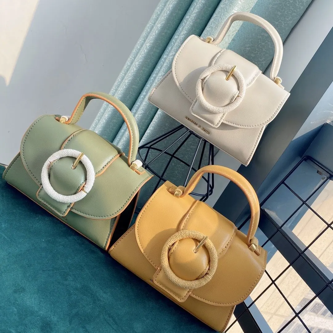 Spring/Summer 2020 new ladies round buckle insert strap shoulder bag Wide buckle with round buckle decoration
Spring/Summer 2020 new ladies round buckle insert strap shoulder bag Wide buckle with round buckle decoration