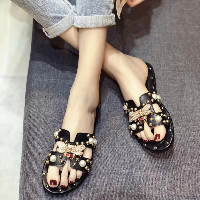 Joghn summer wear flat sandals with the word Internet sensation in the new small pearl letters slippers, Black
Joghn summer wear flat sandals with the word Internet sensation in the new small pearl letters slippers, Black