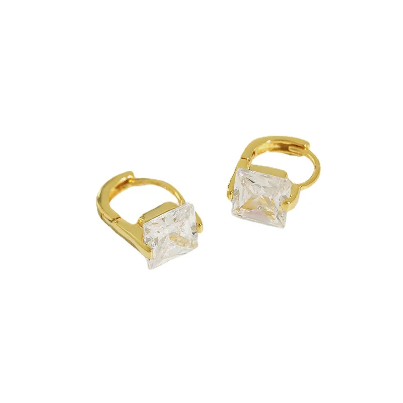 S925 sterling silver personality simple geometric square zircon ear buckle earrings earrings female silver jewelry
S925 sterling silver personality simple geometric square zircon ear buckle earrings earrings female silver jewelry