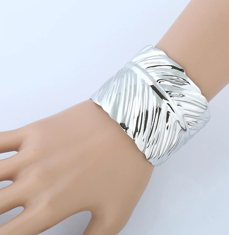 2021 New Arrival Fashion Jewelry party Cuffs Bracelets punk style heavy metal leaf shape Cuff Bracelets for women
2021 New Arrival Fashion Jewelry party Cuffs Bracelets punk style heavy metal leaf shape Cuff Bracelets for women