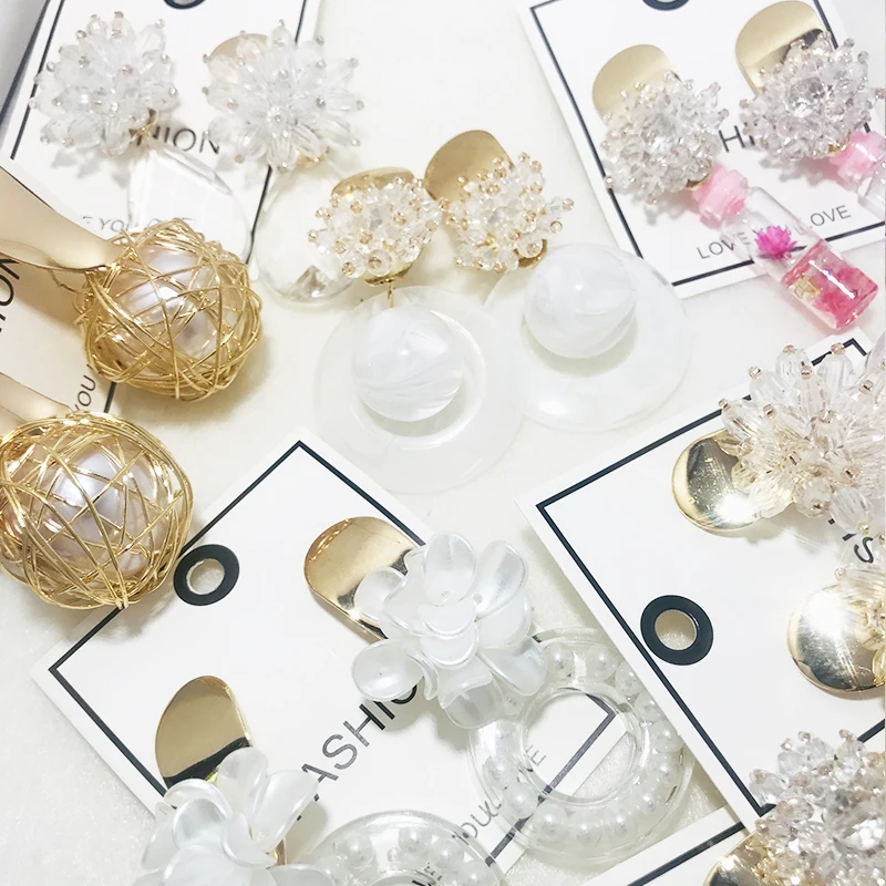 Personalized transparent super sparkle geometric crystal leisure accessories zirconia jewelry
Personalized transparent super sparkle geometric crystal leisure accessories zirconia jewelry