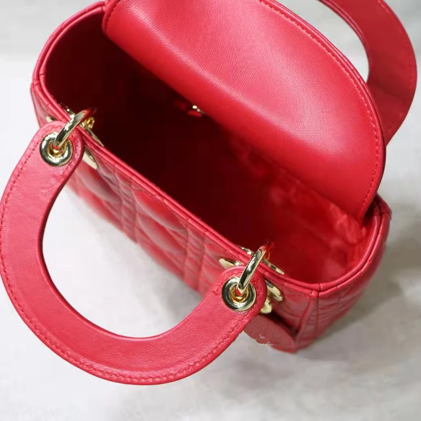 New design tote bag soft women hand bags custom logo with great price
New design tote bag soft women hand bags custom logo with great price