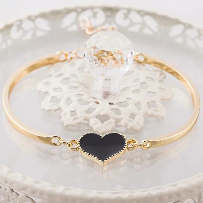 WJ-9866 Yiwu Wholesale Simple Fashion Love Female Bracelet Fashion Accessories Black And Red Heart Women's Charm Bracelet
WJ-9866 Yiwu Wholesale Simple Fashion Love Female Bracelet Fashion Accessories Black And Red Heart Women's Charm Bracelet