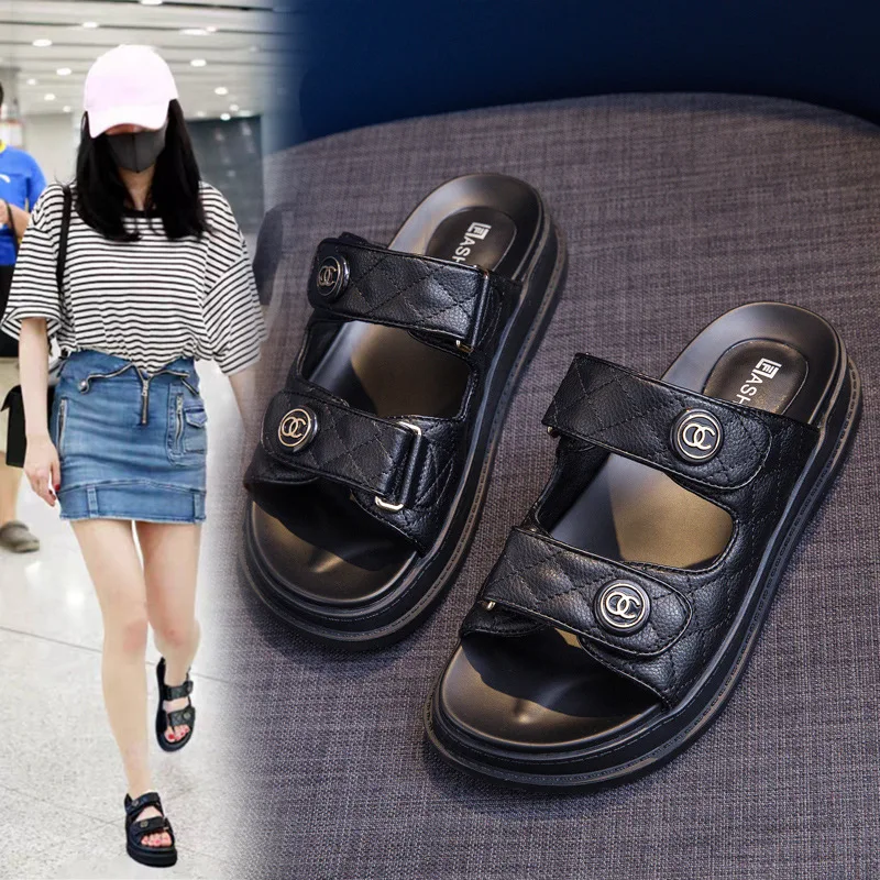 Wholesale Ladies Platform Slippers Slides Women's Sandals Black White Plaid Leather Outdoor Slippers For Women
Wholesale Ladies Platform Slippers Slides Women's Sandals Black White Plaid Leather Outdoor Slippers For Women