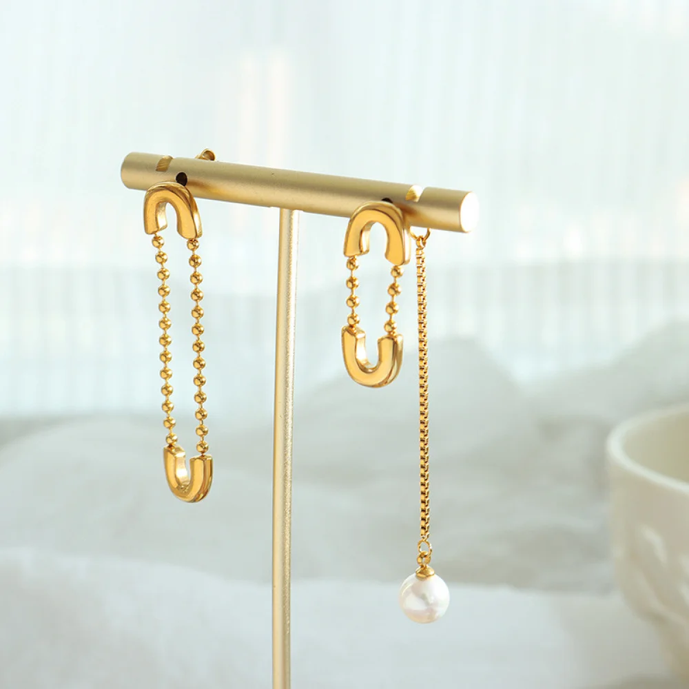 Women Chic Stainless Steel PaperClip Shape Pearl Drop Long 18K Gold Plated Fashion 2023 Dangle Earrings
Women Chic Stainless Steel PaperClip Shape Pearl Drop Long 18K Gold Plated Fashion 2023 Dangle Earrings