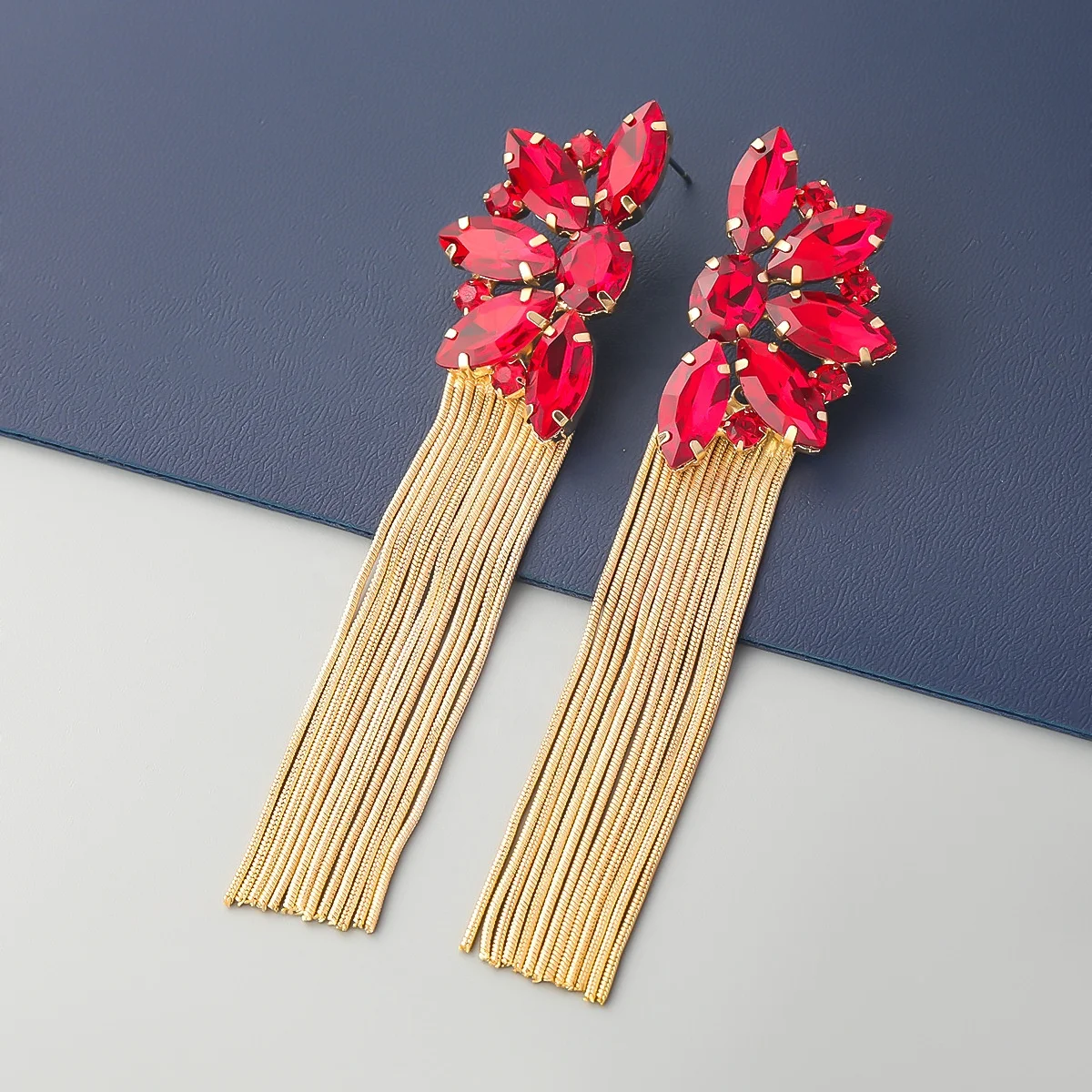 Kaimei Ins wind net red alloy diamond flower long tassel earrings female multi layer long snake chain tassel gold drop earrings, Many colors fyi
Kaimei Ins wind net red alloy diamond flower long tassel earrings female multi layer long snake chain tassel gold drop earrings, Many colors fyi