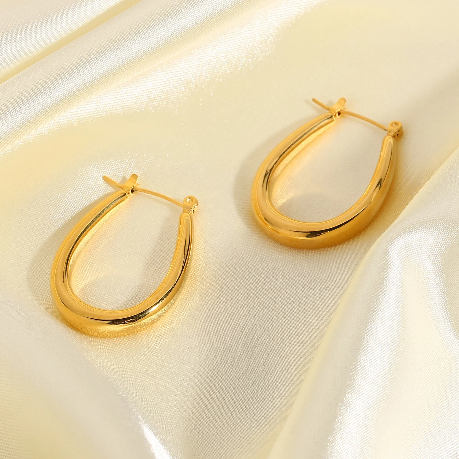 Wholesale Lovely U Shape Stud Earring Gold Plated 316L Stainless Steel U Shape Stud Earrings for Women
Wholesale Lovely U Shape Stud Earring Gold Plated 316L Stainless Steel U Shape Stud Earrings for Women