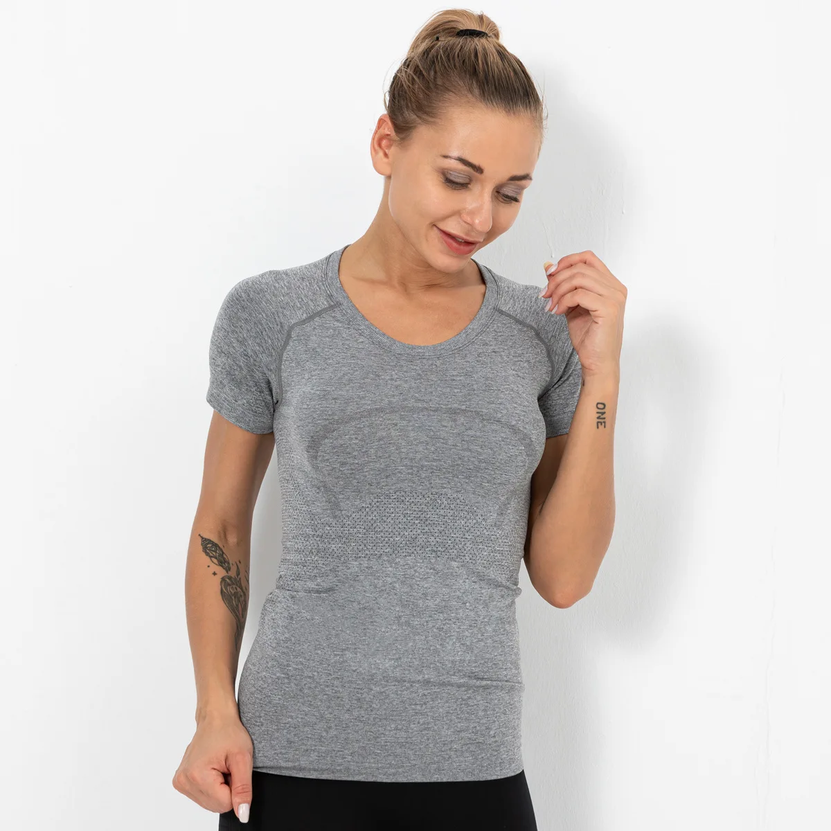 New Fashion LULU Seamless Yoga Wear Women Sexy Quick Dry Gym Coat Women Morning Exercise Running Short Sleeve Women T-shirts
New Fashion LULU Seamless Yoga Wear Women Sexy Quick Dry Gym Coat Women Morning Exercise Running Short Sleeve Women T-shirts