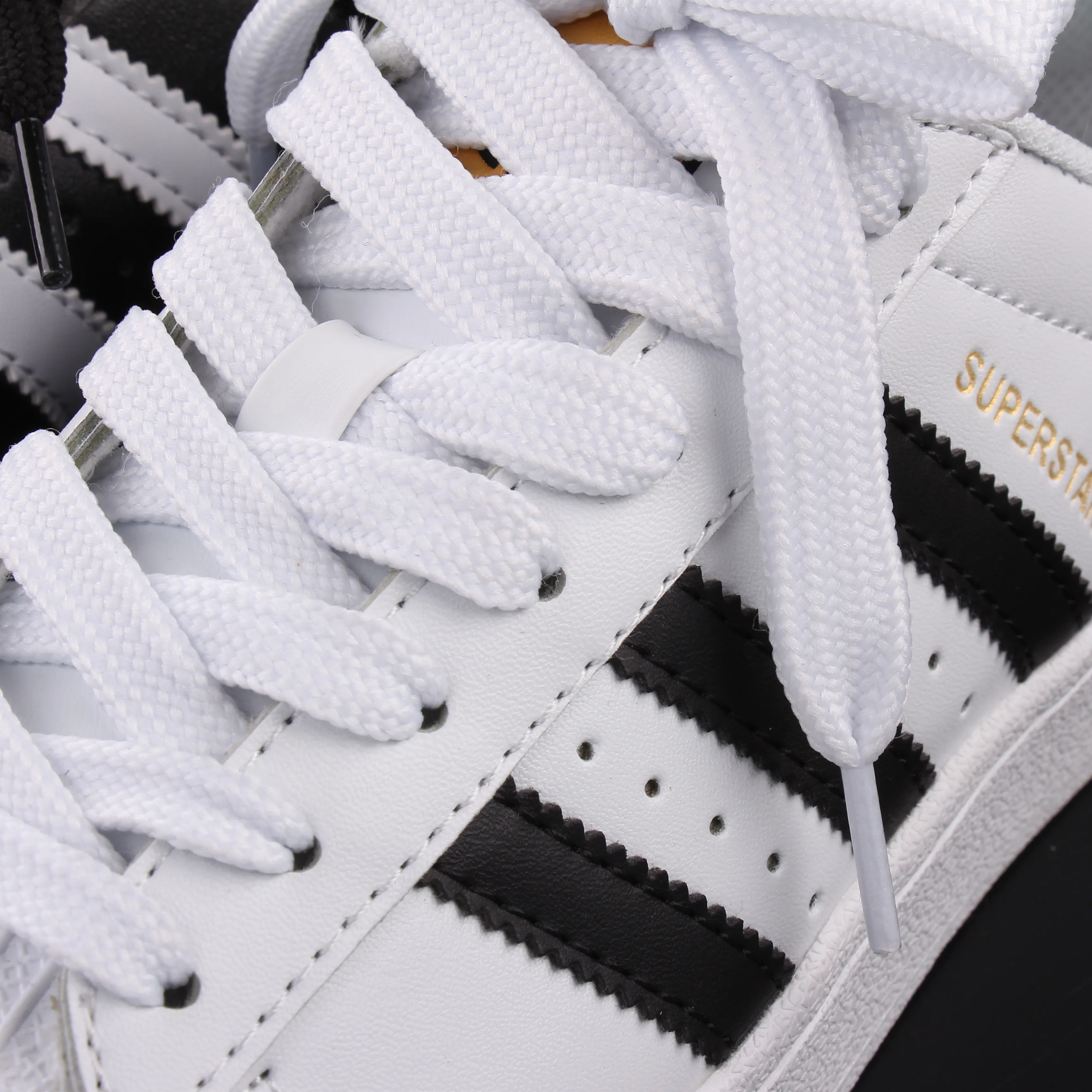 Amazon High Quality Single color black and white shoelaces polyester shoelaces double layer shoelaces Manufacturer, 2 color
Amazon High Quality Single color black and white shoelaces polyester shoelaces double layer shoelaces Manufacturer, 2 color