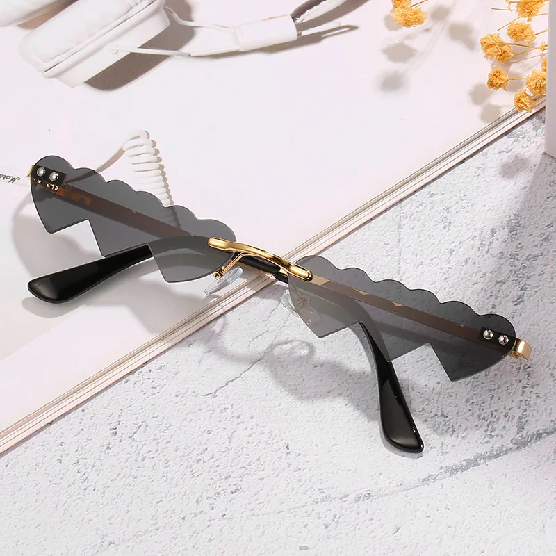 DCOPTICAL 2021 Rimless Heart Love Sunglasses Cute Women Model glasses Go Shopping Street Snap Ins Style
DCOPTICAL 2021 Rimless Heart Love Sunglasses Cute Women Model glasses Go Shopping Street Snap Ins Style