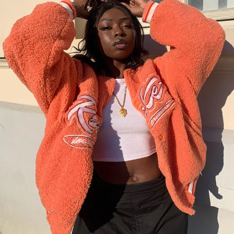 Lygens 2021 Autumn Winter Coat Polar Fleece Single Button Letter Print Long Sleeve Loose Fashion Trendy Streetwear Women Outfits
Lygens 2021 Autumn Winter Coat Polar Fleece Single Button Letter Print Long Sleeve Loose Fashion Trendy Streetwear Women Outfits