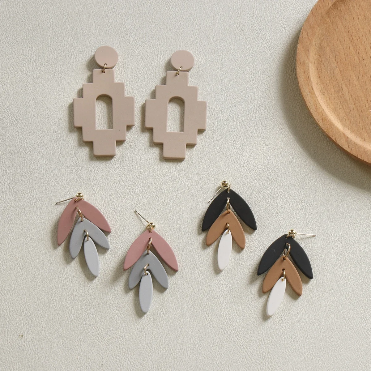 OUYE summer acrylic women earrings fashion hot leaf wholesale jewelry custom acetate acrylic earrings 2021 drop earrings, Colorful
OUYE summer acrylic women earrings fashion hot leaf wholesale jewelry custom acetate acrylic earrings 2021 drop earrings, Colorful