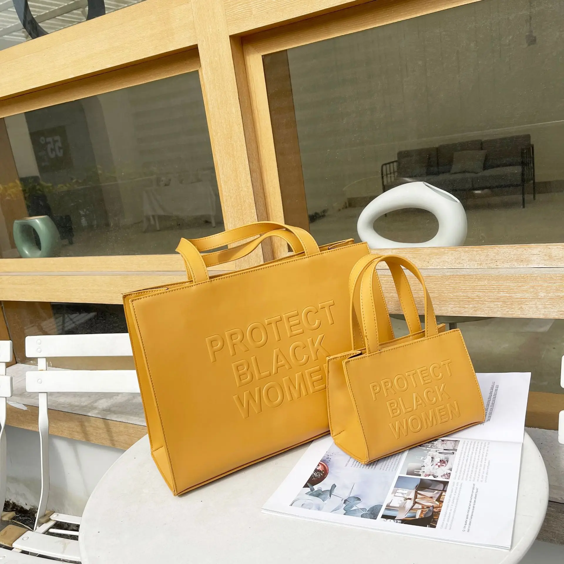 2022 Fashion Protect Black Women Embossed Words New Lady Mini Handbag Shoulder Crossbody Bag, Customized color
2022 Fashion Protect Black Women Embossed Words New Lady Mini Handbag Shoulder Crossbody Bag, Customized color
