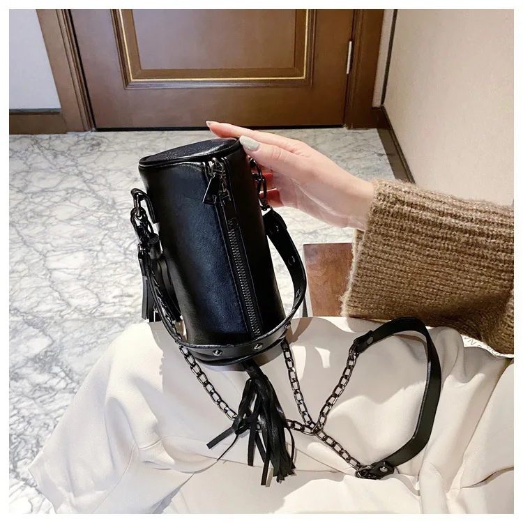 Wholesale Crossbody bucket bag for Female Purse with Tassel Black Fashion handbag 2021
Wholesale Crossbody bucket bag for Female Purse with Tassel Black Fashion handbag 2021