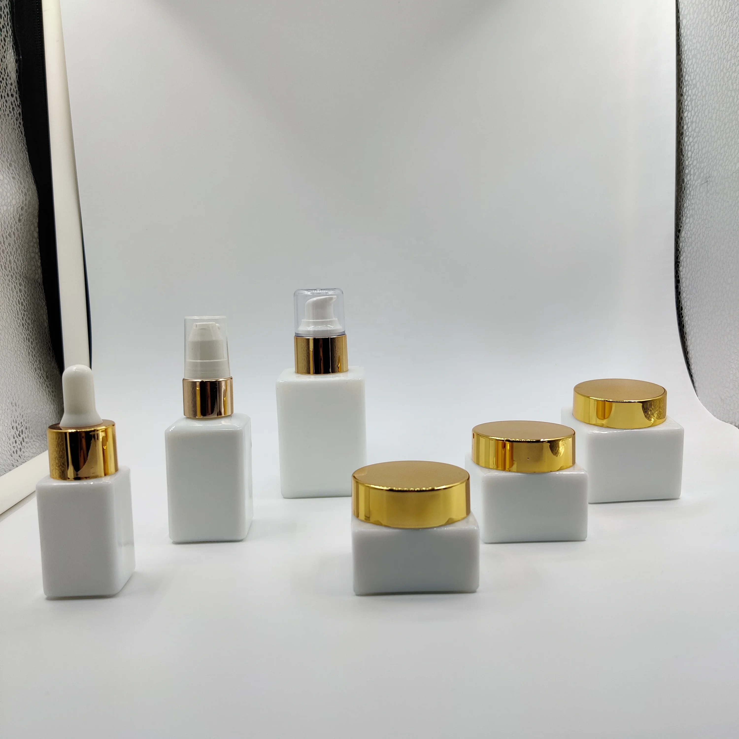 30/80/120ml15g30g50g Opal White Cosmetic Packaging Square Glass Bottle and Jar for Serum Lotion Face Cream with gold Dropper
30/80/120ml15g30g50g Opal White Cosmetic Packaging Square Glass Bottle and Jar for Serum Lotion Face Cream with gold Dropper