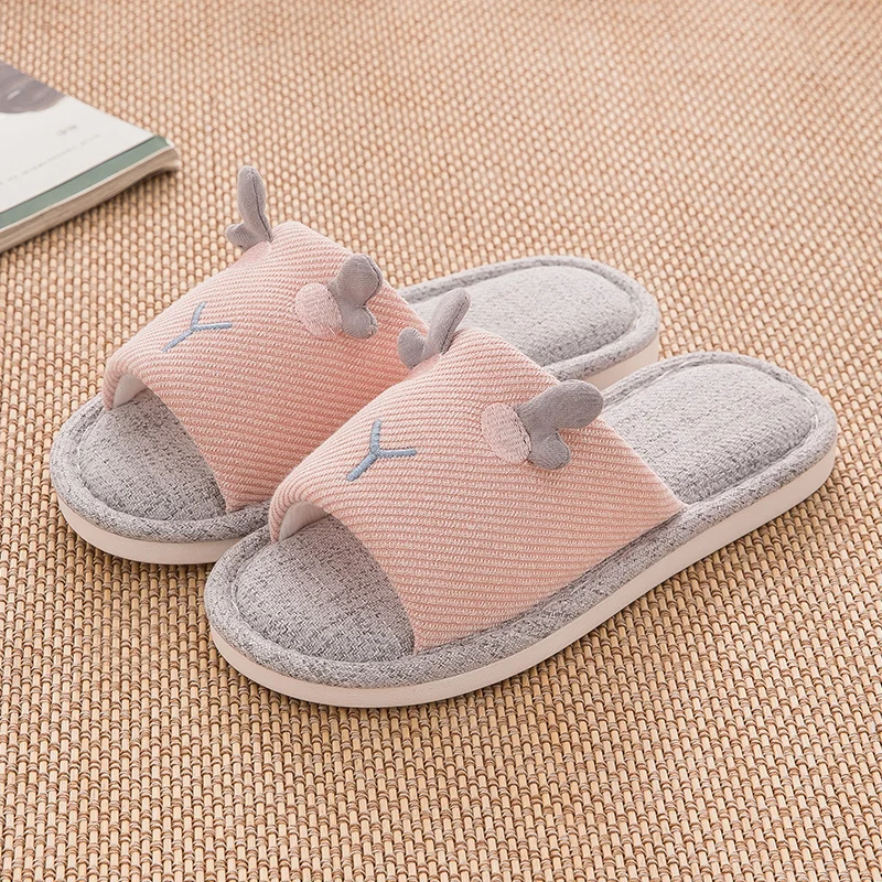 Breathable and comfortable linen fawn home slippers, cute antlers for men and ladies four seasons slippers
Breathable and comfortable linen fawn home slippers, cute antlers for men and ladies four seasons slippers