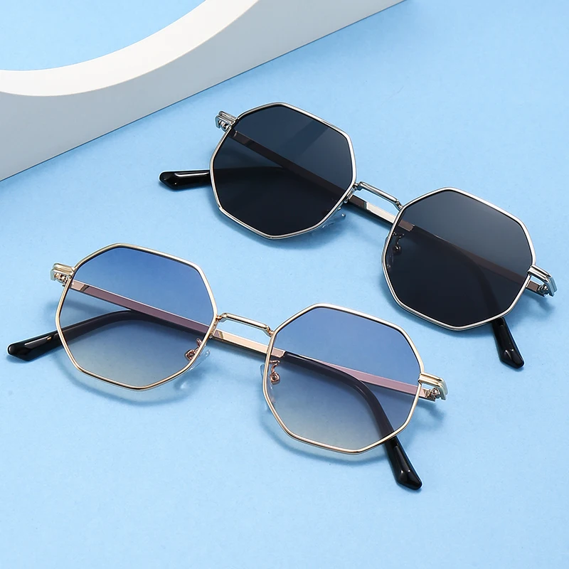 2333 Metal Vintage Men Small Sun Glasses Custom Logo women Eyewear Manufacturer Trendy designer style sunglasses
2333 Metal Vintage Men Small Sun Glasses Custom Logo women Eyewear Manufacturer Trendy designer style sunglasses