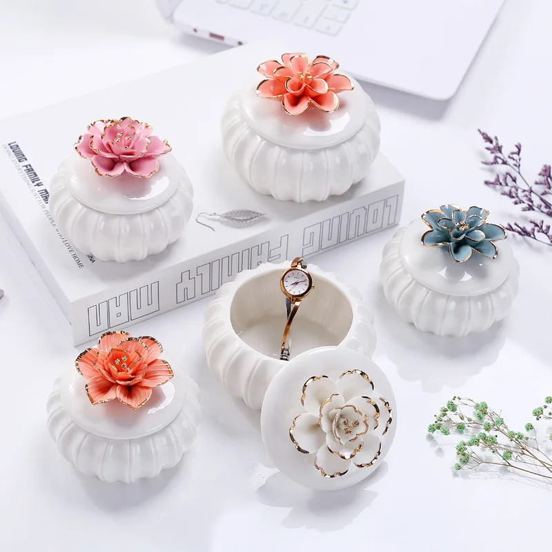 Nordic Rose Peony Outline In Gold Ceramics Flowers With Lid Makeup Organizer Desktop Jewellery Cosmetic Storage Box Container
Nordic Rose Peony Outline In Gold Ceramics Flowers With Lid Makeup Organizer Desktop Jewellery Cosmetic Storage Box Container