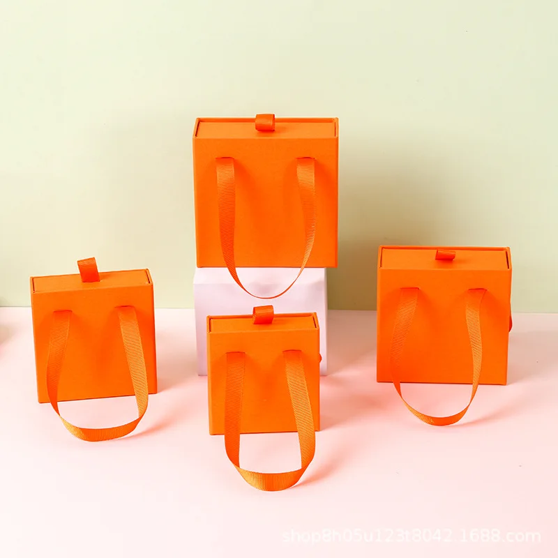 Custom Logo Cardboard Jewelry Gift Bag Necklace Drawing Box Package Slide Drawer Paper Box with Black Foam for Jewelry Packaging
Custom Logo Cardboard Jewelry Gift Bag Necklace Drawing Box Package Slide Drawer Paper Box with Black Foam for Jewelry Packaging