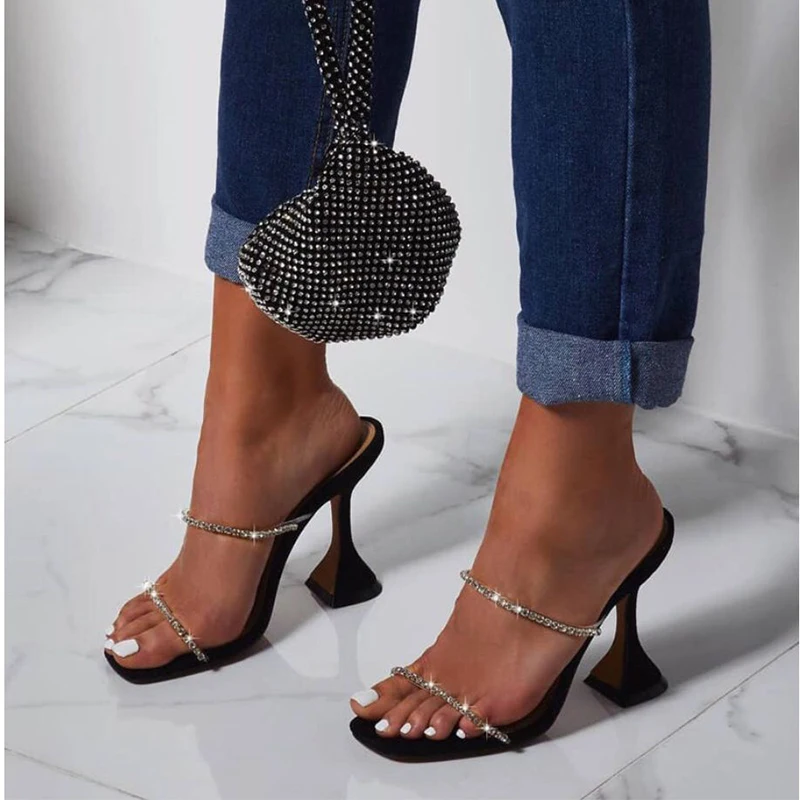 New 2021 European and American new fashion simple one line high heel slippers with water drill 35-42
New 2021 European and American new fashion simple one line high heel slippers with water drill 35-42