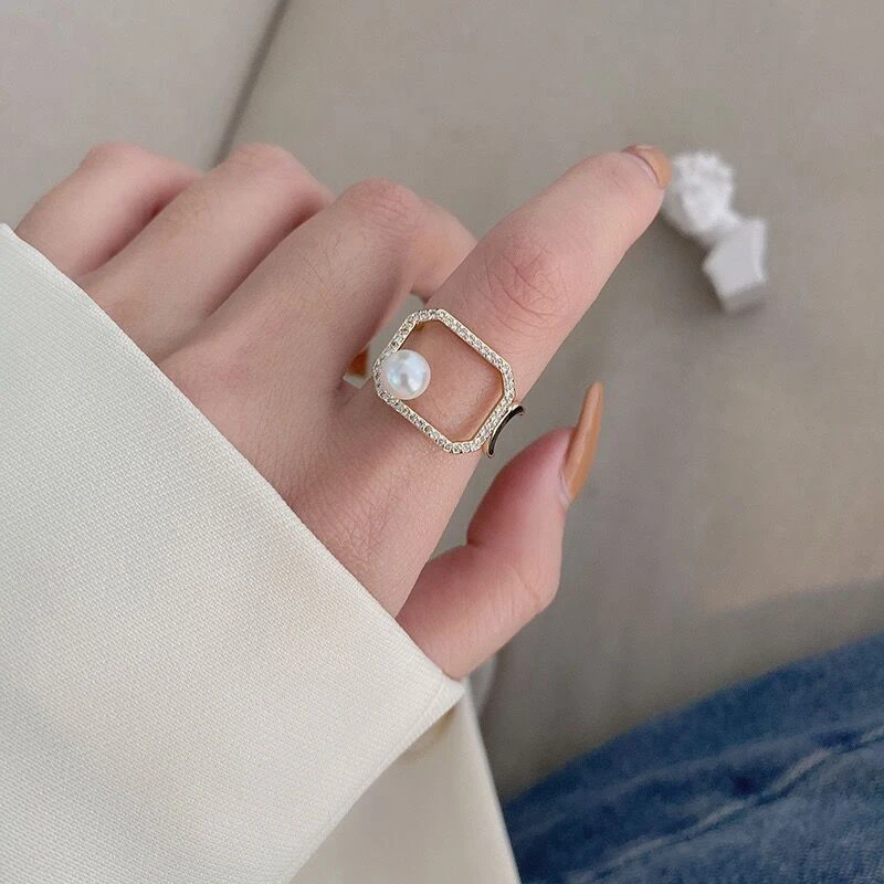 Vershal E-34 High Quality 18k Gold Plated Elegant Diamond Square Pearl Open Ring For Women
Vershal E-34 High Quality 18k Gold Plated Elegant Diamond Square Pearl Open Ring For Women