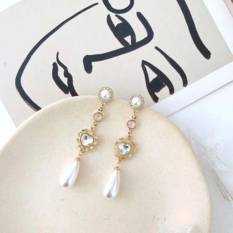 JUHU 2021 Retro cool metal alloy earrings irregular round pearl stud earrings silver needle women earrings jewelry wholesale
JUHU 2021 Retro cool metal alloy earrings irregular round pearl stud earrings silver needle women earrings jewelry wholesale