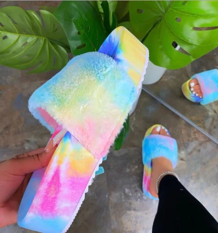 wholesale fur diamond platform slide slipper summer fashionable women slides, Black,white,green,red
wholesale fur diamond platform slide slipper summer fashionable women slides, Black,white,green,red