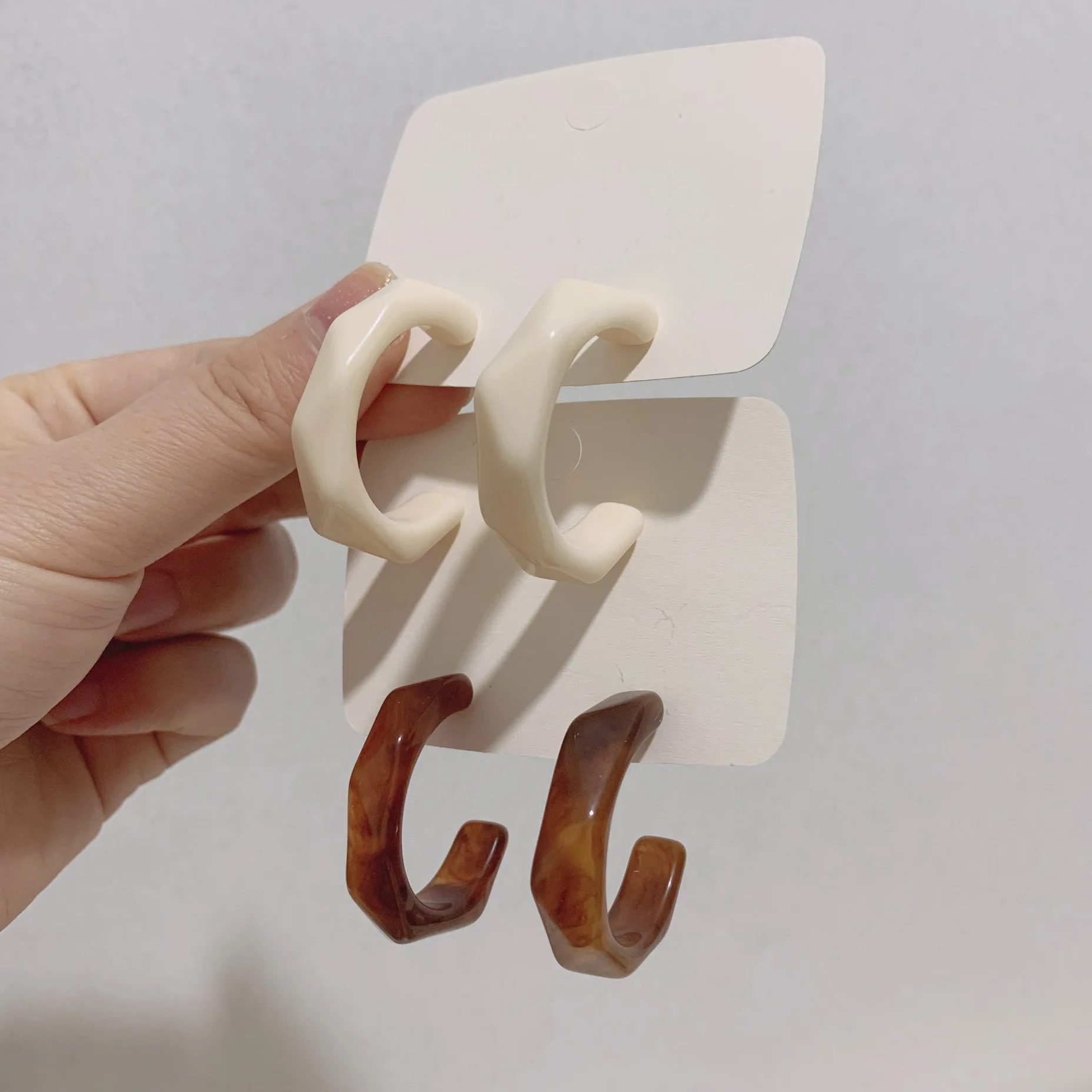 JUHU 2021 Geometric Pattern C Shape Temperament All-match Resin Acrylic Earrings Cold Wind Female, Colorful
JUHU 2021 Geometric Pattern C Shape Temperament All-match Resin Acrylic Earrings Cold Wind Female, Colorful