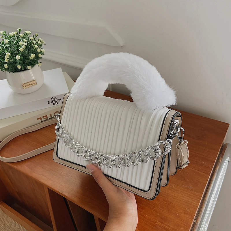 New Arrival Dropshipping Fashion Chain Design Hand Bags Ladies Womens Bag Fur Handles Fall 2022 Handbags, As show or custom you like color
New Arrival Dropshipping Fashion Chain Design Hand Bags Ladies Womens Bag Fur Handles Fall 2022 Handbags, As show or custom you like color