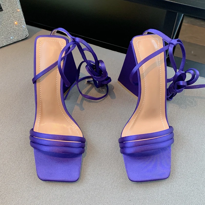 New Narrow Band Silk Women Sandals Fashion Ankle Lace-up Thick High Heels Square Toe Summer Purple Ladies casual Shoes
New Narrow Band Silk Women Sandals Fashion Ankle Lace-up Thick High Heels Square Toe Summer Purple Ladies casual Shoes