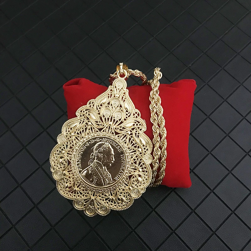 New Round Pendants Gold Chain Arabic Memorable Jewelry Pendant for Women Luxury Bridal Golden Jewelry Necklace Pendants
New Round Pendants Gold Chain Arabic Memorable Jewelry Pendant for Women Luxury Bridal Golden Jewelry Necklace Pendants