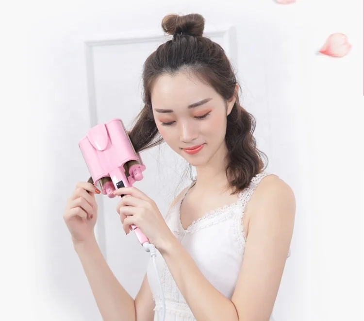 2021 Professional Wave Curling Iron Roller LCD 26-32cm Electric Triple Curler Tool Salon Hair Curler, Pink
2021 Professional Wave Curling Iron Roller LCD 26-32cm Electric Triple Curler Tool Salon Hair Curler, Pink