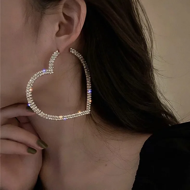 925 Silver Needle 18K Gold Geometric Rhinestone Crystal Heart Hoop Earrings Bling Diamond Heart Earrings for Valentine Jewelry
925 Silver Needle 18K Gold Geometric Rhinestone Crystal Heart Hoop Earrings Bling Diamond Heart Earrings for Valentine Jewelry