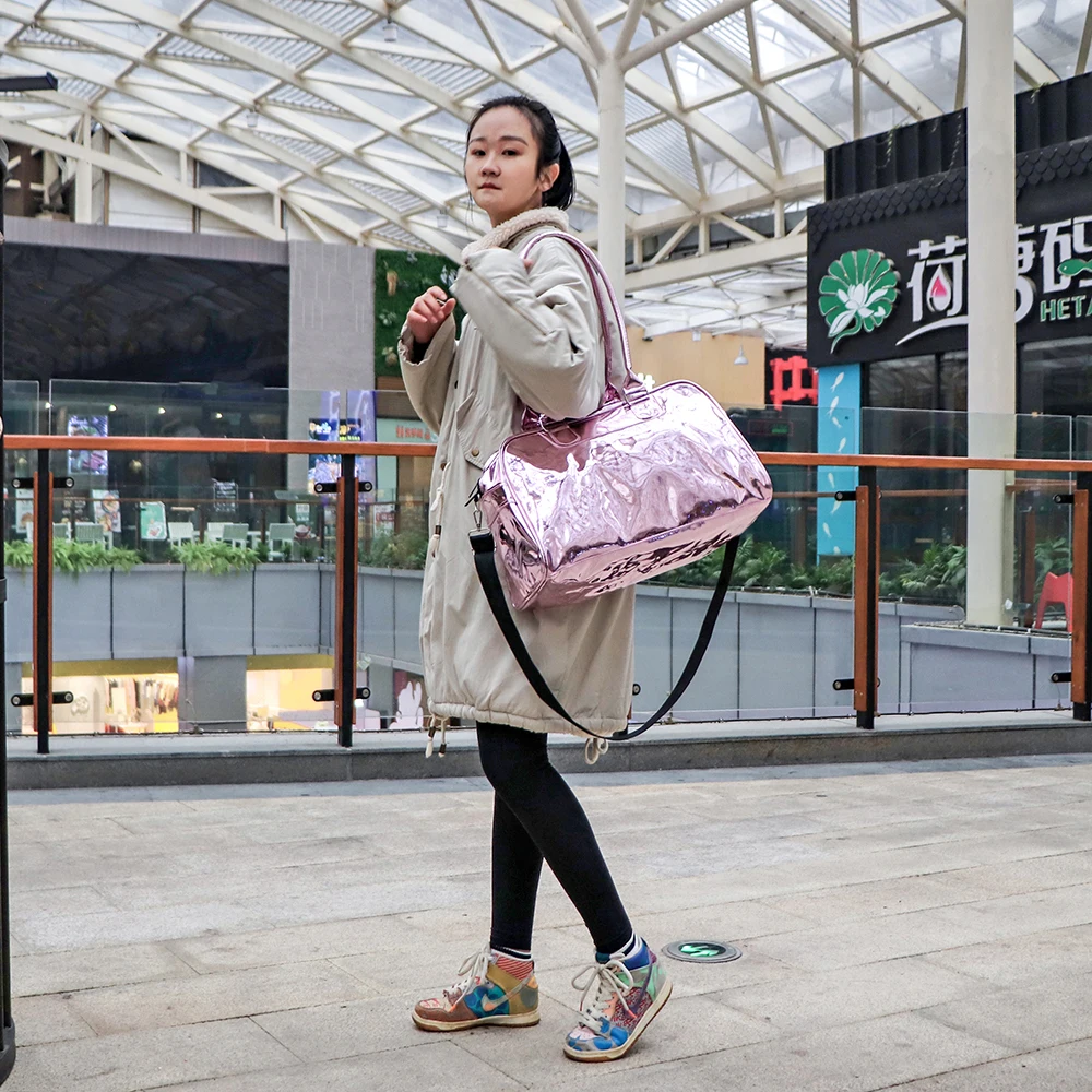 Latest handbags luxury metal glossy Women shoulder Duffel Bag weekender overnight lady leather hand bags Wholesale ladies bags
Latest handbags luxury metal glossy Women shoulder Duffel Bag weekender overnight lady leather hand bags Wholesale ladies bags