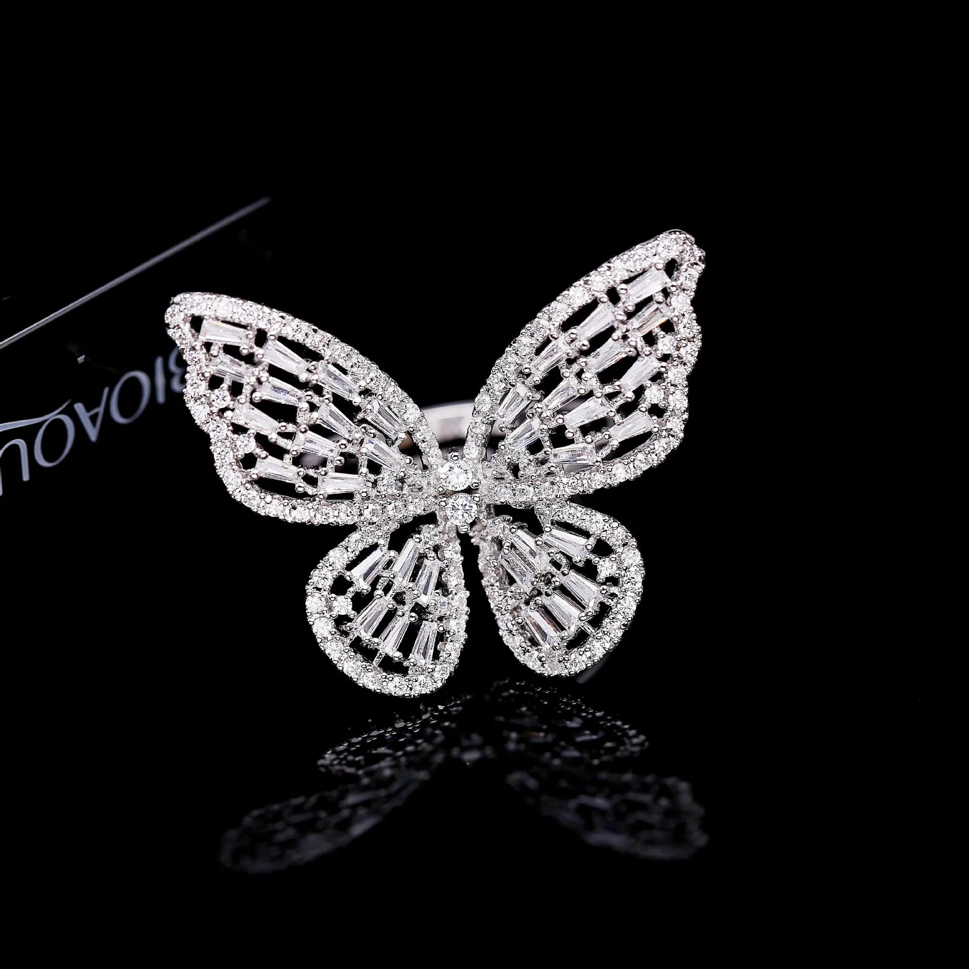 Mgirlshe Luxury Blingbling Bague Zircon Silver Butterfly Ring Women Valentine's Gift Rings Wholesale Designer Ring Circlet, 2 colors
Mgirlshe Luxury Blingbling Bague Zircon Silver Butterfly Ring Women Valentine's Gift Rings Wholesale Designer Ring Circlet, 2 colors