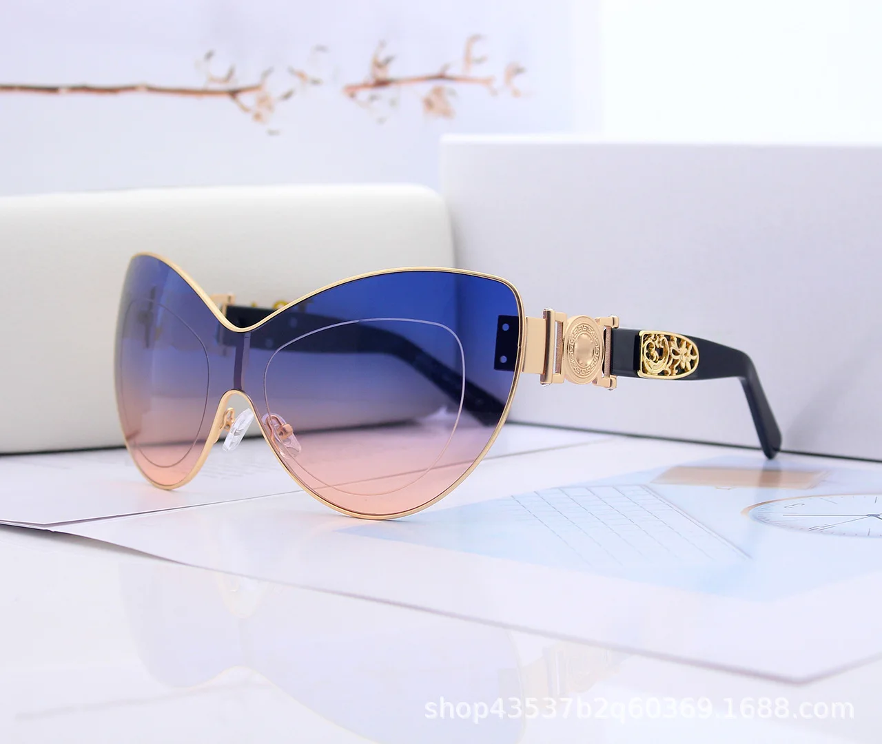 VASHAP 1233 unique oversized sunglasses one piece plastic metal shades clear vintage women men retro sports sun glasses UV400, Mix color
VASHAP 1233 unique oversized sunglasses one piece plastic metal shades clear vintage women men retro sports sun glasses UV400, Mix color