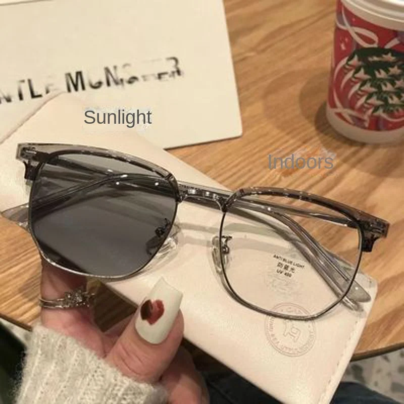 Fashion Square Half Frame Metal Frame Glasses Frame Anti Blue Light Outdoor Shade Photochromic Sunglasses for Men and Women
Fashion Square Half Frame Metal Frame Glasses Frame Anti Blue Light Outdoor Shade Photochromic Sunglasses for Men and Women