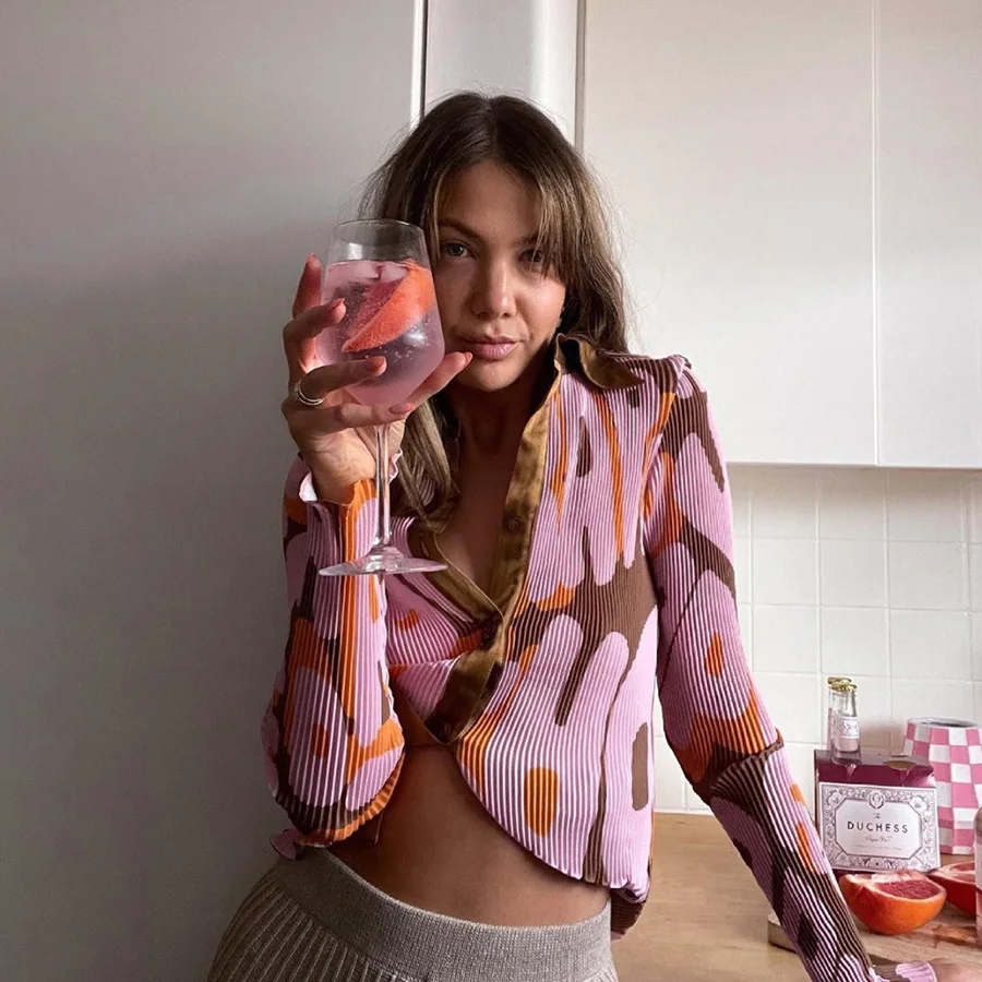 MIYU 2021 Hot Sale Fall Long Sleeve Letter Print Women T-shirt V-neck Botton Rib Cute Shirts For Women
MIYU 2021 Hot Sale Fall Long Sleeve Letter Print Women T-shirt V-neck Botton Rib Cute Shirts For Women