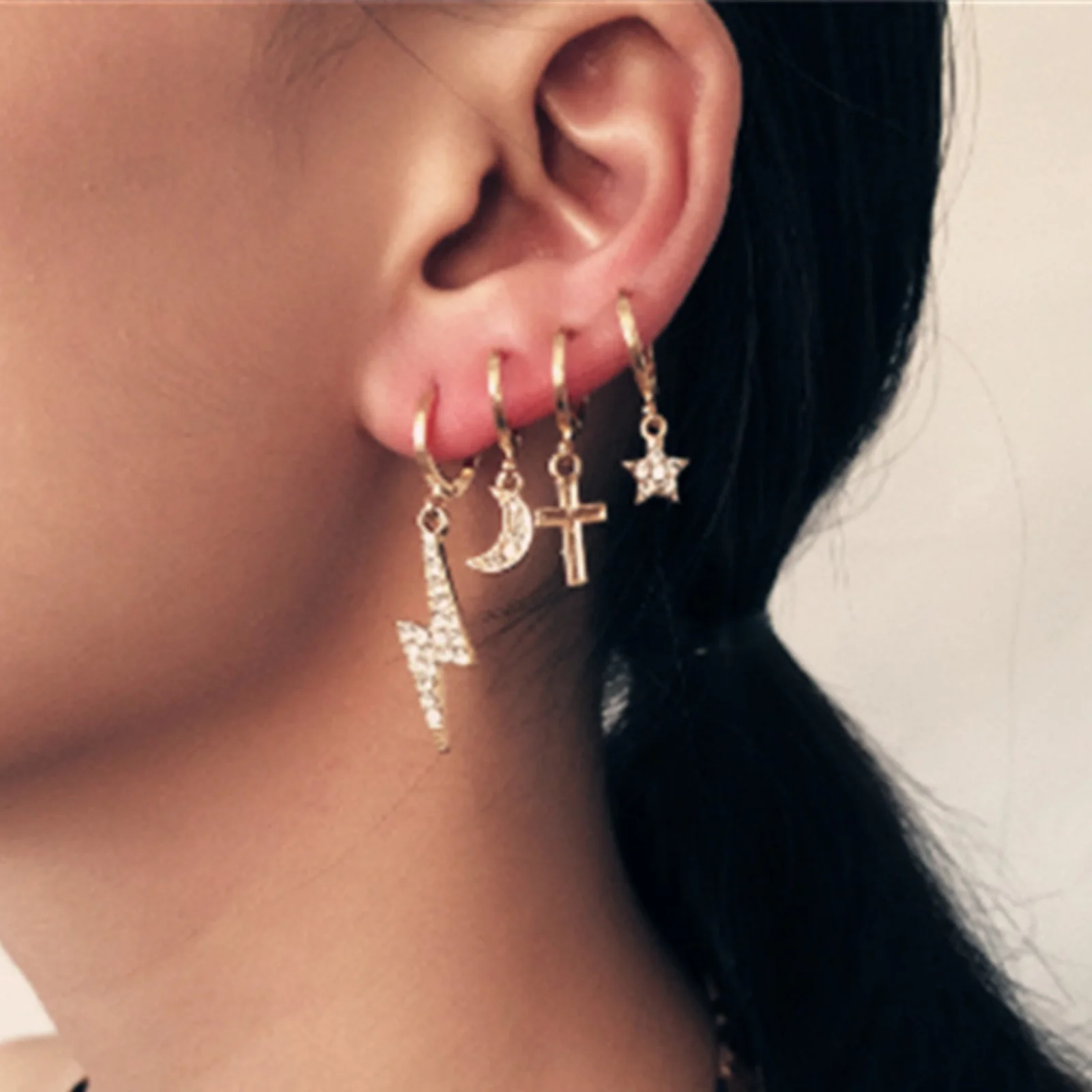5864 Bohemian Tassel Acrylic Earring Big Geometric Round Heart Pearl Rhinestones Earrings Set for Women Jewelry
5864 Bohemian Tassel Acrylic Earring Big Geometric Round Heart Pearl Rhinestones Earrings Set for Women Jewelry