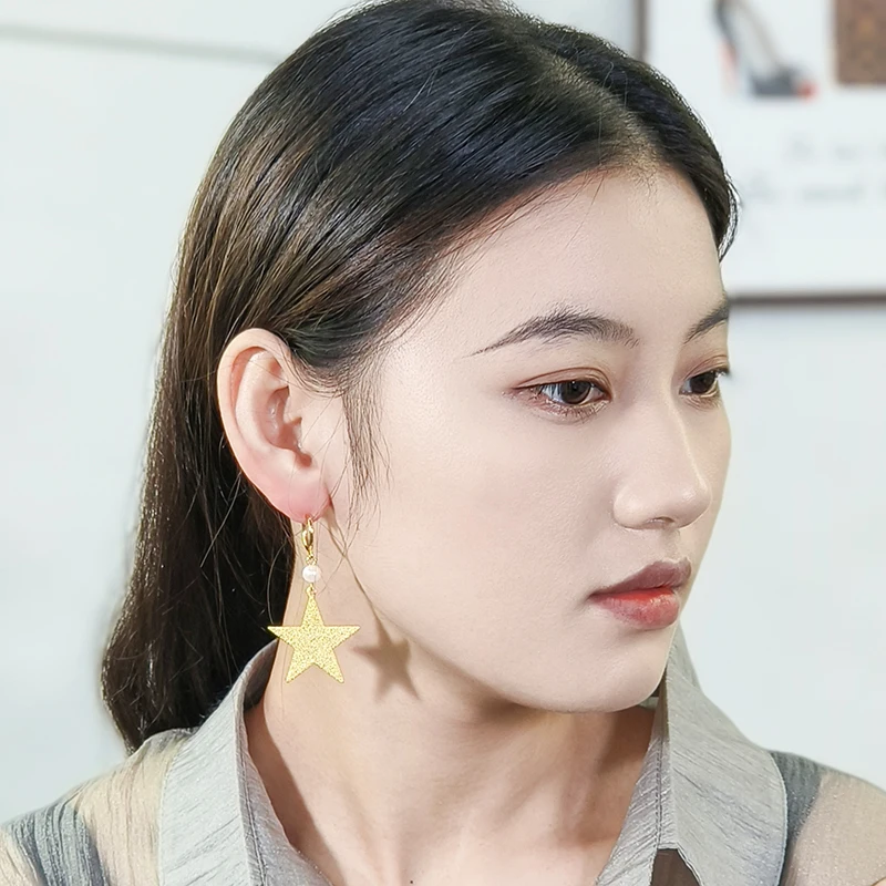 Retro fashion golden five-pointed star gold statement earrings jewelry clip on stud drop earrings
Retro fashion golden five-pointed star gold statement earrings jewelry clip on stud drop earrings