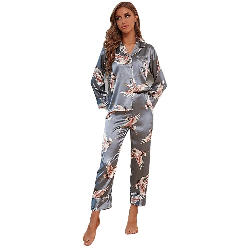 Pajamas spring summer silk ice pajamas women's long sleeved trousers home two-piece suit long pajamas
Pajamas spring summer silk ice pajamas women's long sleeved trousers home two-piece suit long pajamas