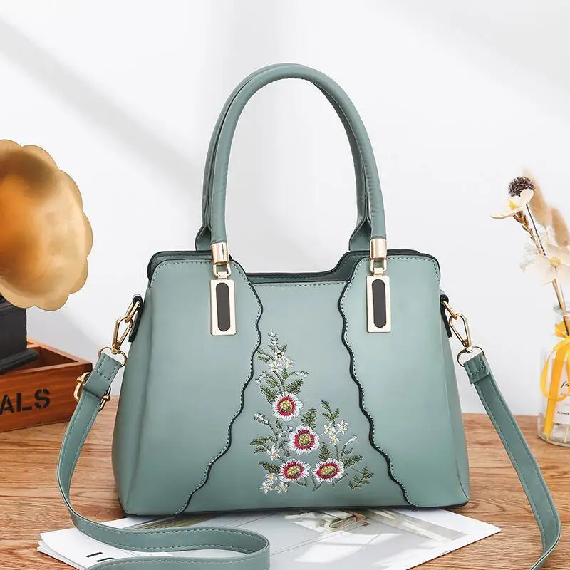 DL036 23 Factory Cheap Fashion Shoulder Bag Women Tote Bag Embroidery Handbags, Red,black.....
DL036 23 Factory Cheap Fashion Shoulder Bag Women Tote Bag Embroidery Handbags, Red,black.....