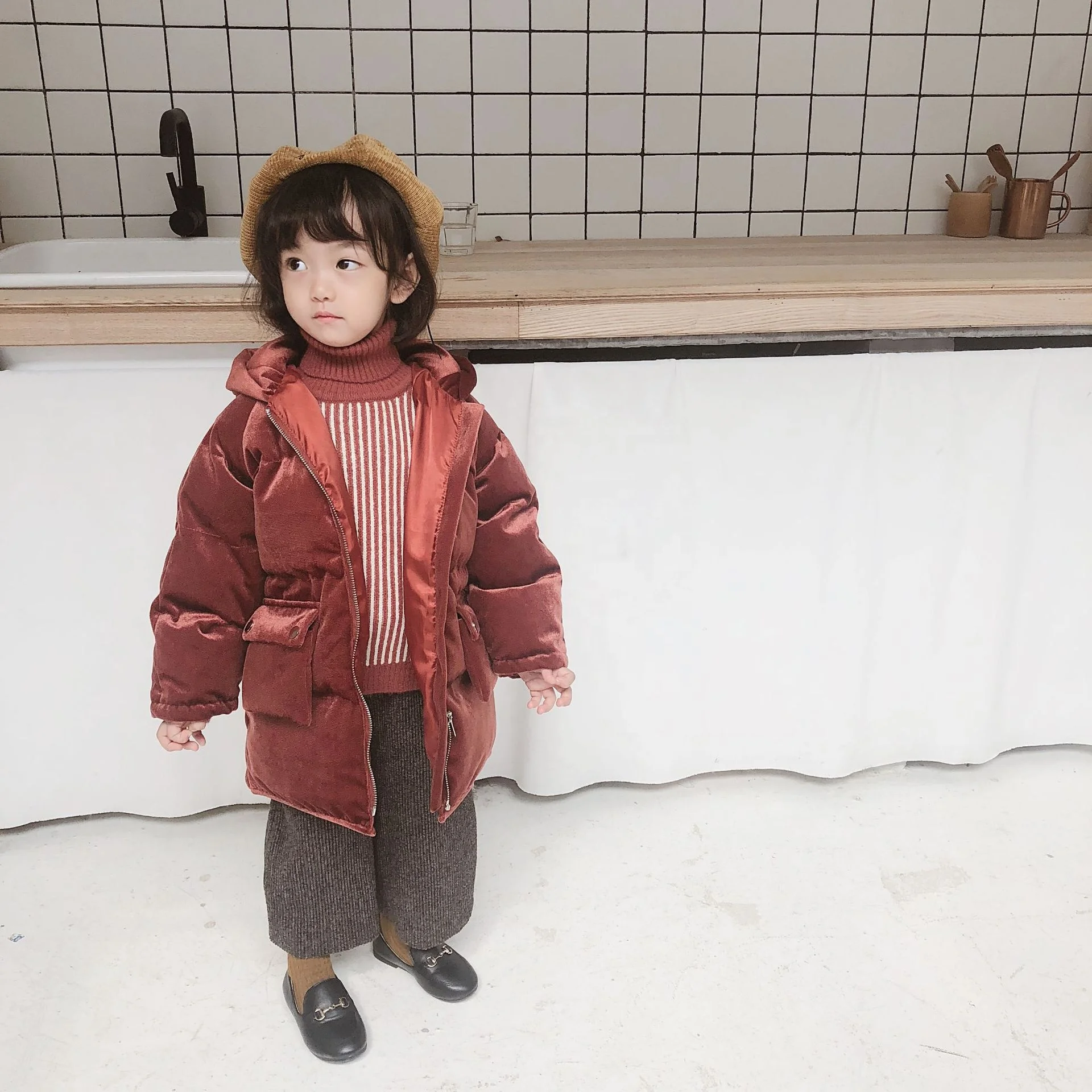 B62292A Children's winter new velvet thickened Korean version of the long lovely western style children's cotton-padded clothes, Red/blue/rice
B62292A Children's winter new velvet thickened Korean version of the long lovely western style children's cotton-padded clothes, Red/blue/rice