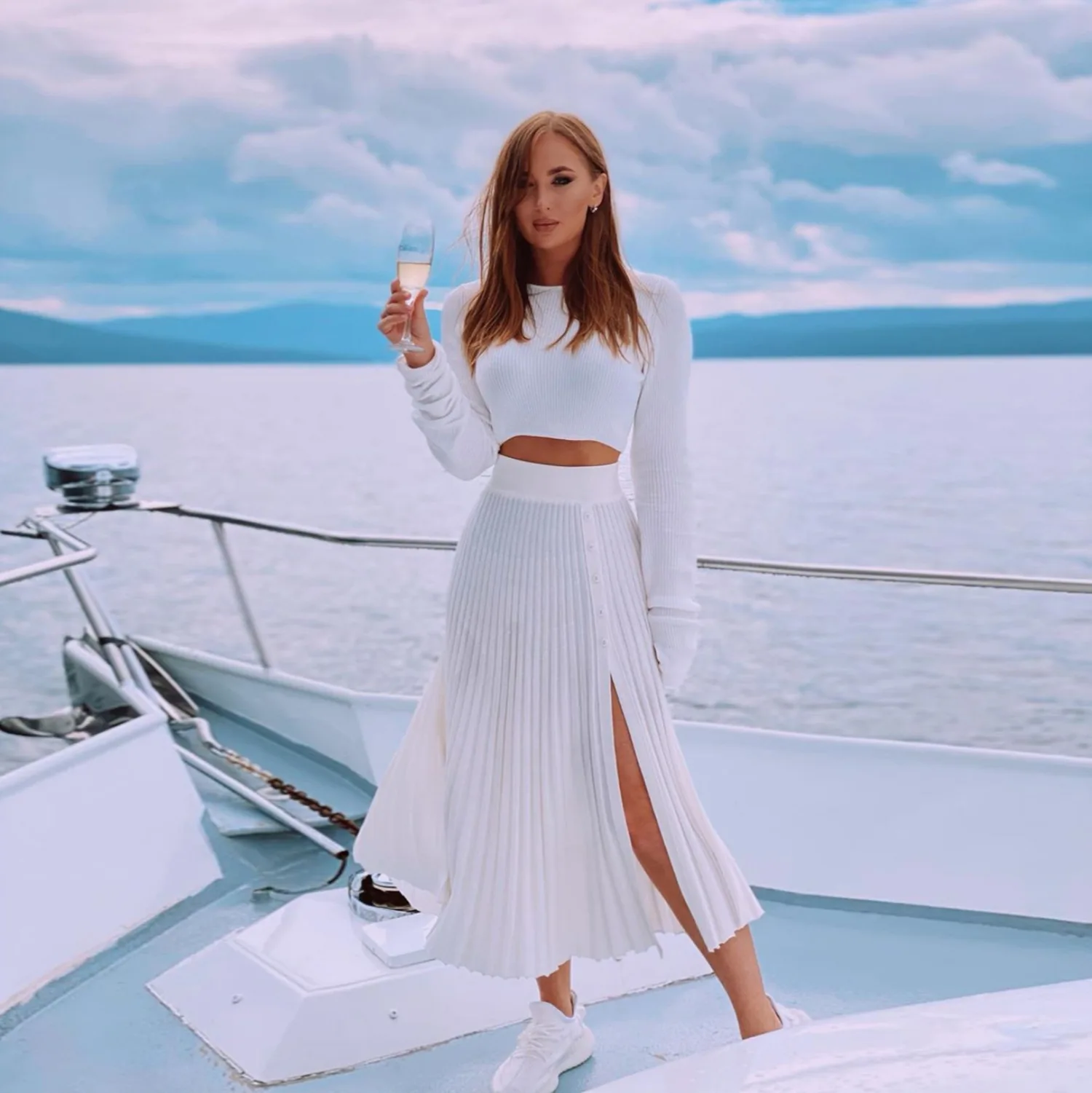 2021 New arrivals in stock women sexy o neck long sleeve and skirts slim fashion casual two piece set
2021 New arrivals in stock women sexy o neck long sleeve and skirts slim fashion casual two piece set