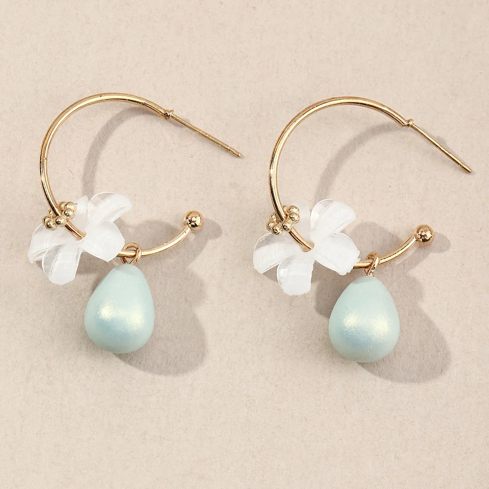 European and American transparent white design flower drop-shaped pearl earrings super fairy retro geometric stud earrings
European and American transparent white design flower drop-shaped pearl earrings super fairy retro geometric stud earrings