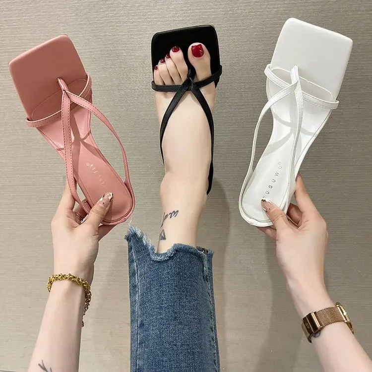 2022 Amazon Wholesale Women's Sandals Square Toe Flip Flops High Heels Simple Women's Solid Color Sandals
2022 Amazon Wholesale Women's Sandals Square Toe Flip Flops High Heels Simple Women's Solid Color Sandals