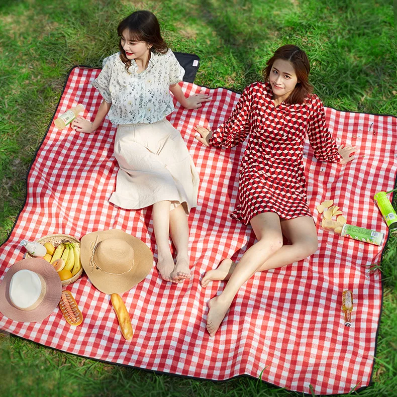 Wholesale high quality oxford cartoon plaid outdoor travel camping blanket picnic mat waterproof
Wholesale high quality oxford cartoon plaid outdoor travel camping blanket picnic mat waterproof