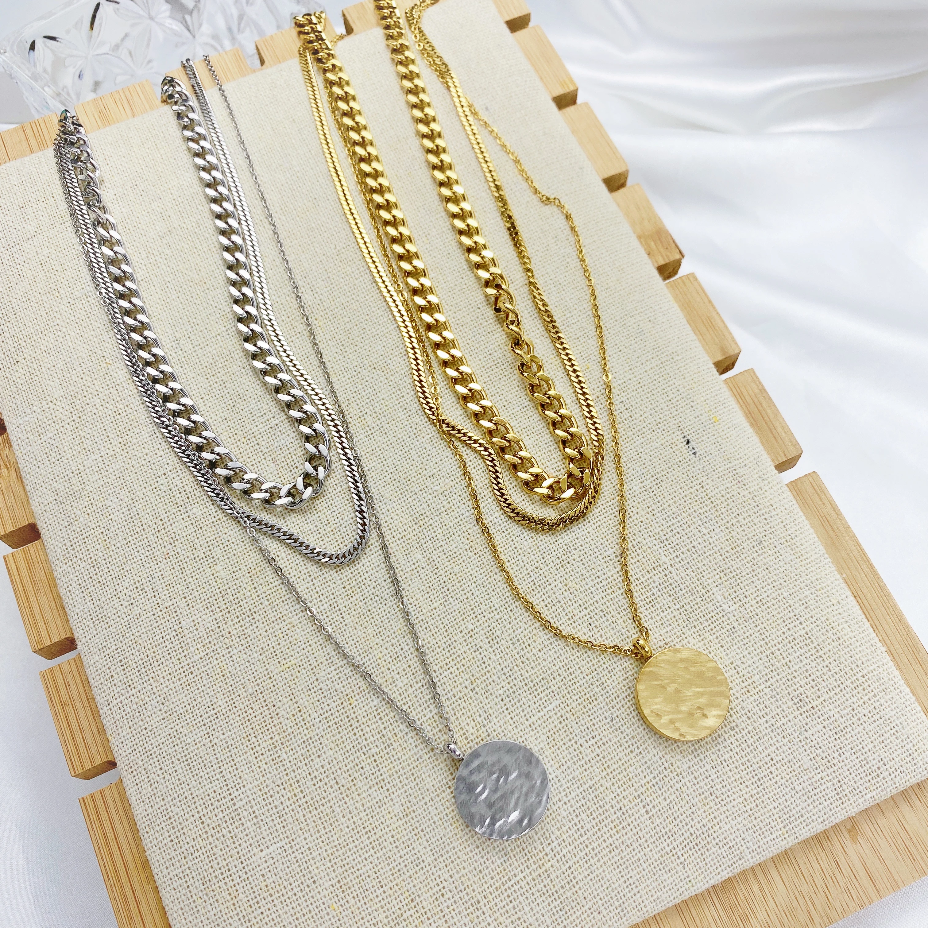 Necklace Fashion Simple Clavicle Chain Shiny Collar Men And Women Couple Snake Bone Chain stainless steel jewelry set
Necklace Fashion Simple Clavicle Chain Shiny Collar Men And Women Couple Snake Bone Chain stainless steel jewelry set